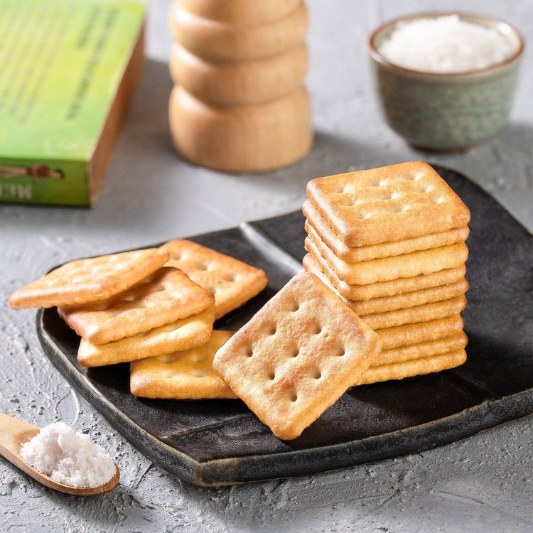 Britannia 50/50 Sweet & Salty Crackers