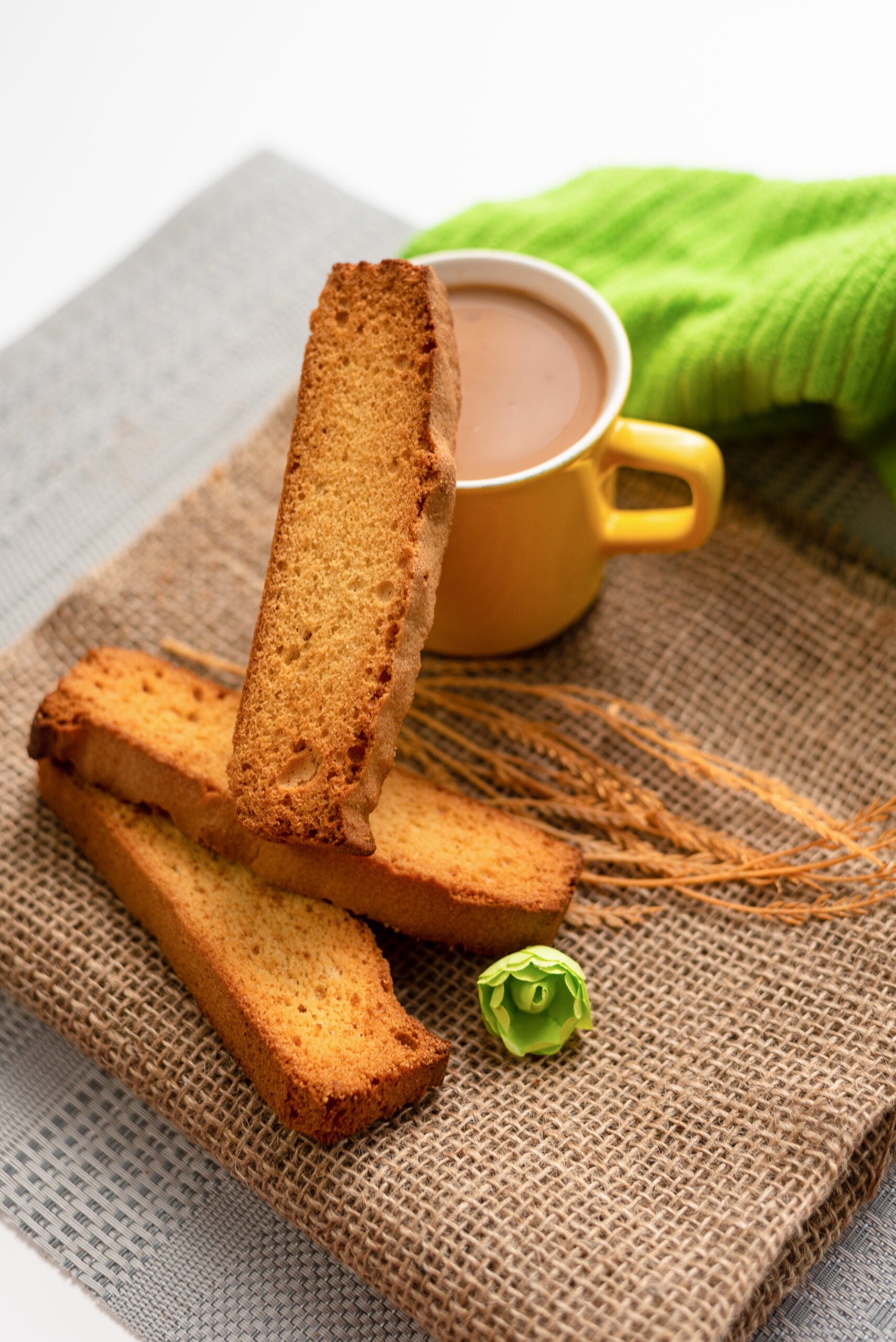 Crispy Eggless Cake Rusk